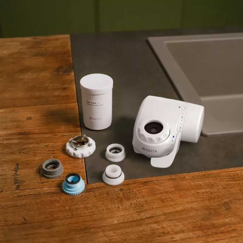 Kraaniveefilter BRITA ON TAP V CU CE2 (1052067) — 4-astmeline, 600 l mahutavus, 3 režiimi, 5 adapterit, valge