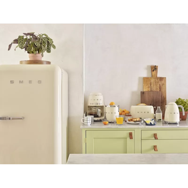 Elektriline veekeetja Smeg 1.7L 2400W Cream