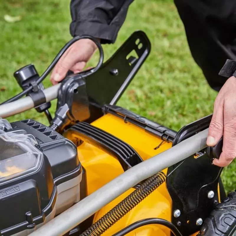 Käsikäiguga muruniiduk DeWALT DCMW564P2-QW