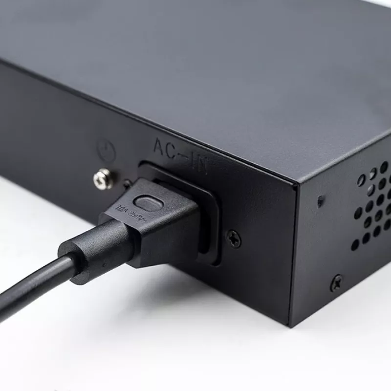 Ethernet PoE-lüliti QOLTEC 52296 — 4x RJ45 PoE-porti, 1x RJ45 üleslink