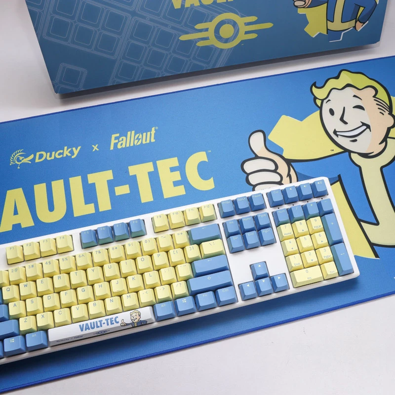 Ducky x Fallout Vault-Tec Limited Edition One 3 mänguriklaviatuur + hiirematt - MX-Sinine (US)