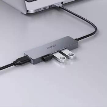 USB-jaotur Aukey CB-H36 — 4-pordiline USB 3.2 Gen 1 Type-A, host USB 2.0, 5000 Mbit/s, alumiiniumist hõbedane