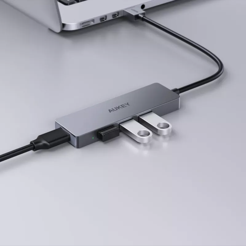 USB-jaotur Aukey CB-H36 — 4-pordiline USB 3.2 Gen 1 Type-A, host USB 2.0, 5000 Mbit/s, alumiiniumist hõbedane