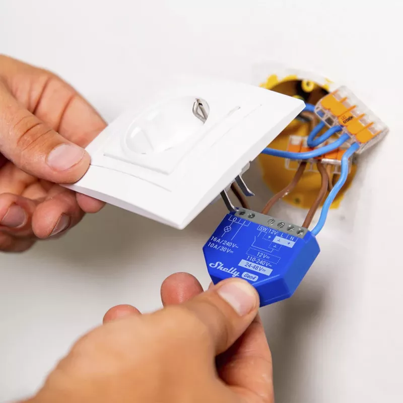 Nutikas lüliti Shelly 1 Gen4 — juhtmevaba 240 V AC, Wi‑Fi 2.4 GHz, Bluetooth 5.0, ZigBee, plastikust korpus 42×16×37 mm