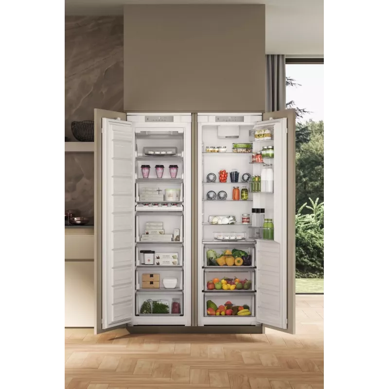 Whirlpool külmik | WHSD18A013D1 | Energiatõhususe klass E | Sisseehitatav | Sahver | Kõrgus 177 cm | Külmiku netomaht 306 L | Ekraan | 30 dB | Roostevaba teras
