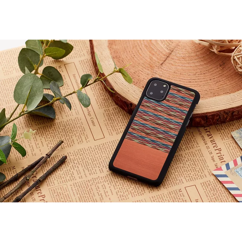 nutitelefoni ümbris man and wood iPhone 11 Pro jaoks — pruun ruuduline must musta äärisega