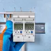Qoltec 50882 Ühefaasiline elektrooniline energiatarbimise arvesti DIN-liistule | Wi-Fi | TUYA | 230V | LCD