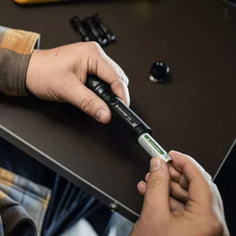 Käeshoitav taskulamp Ledlenser P5R — laetav LED-taskulamp, 750 lm, 280 m valgusvihk, IP68, alumiinium, 99 g