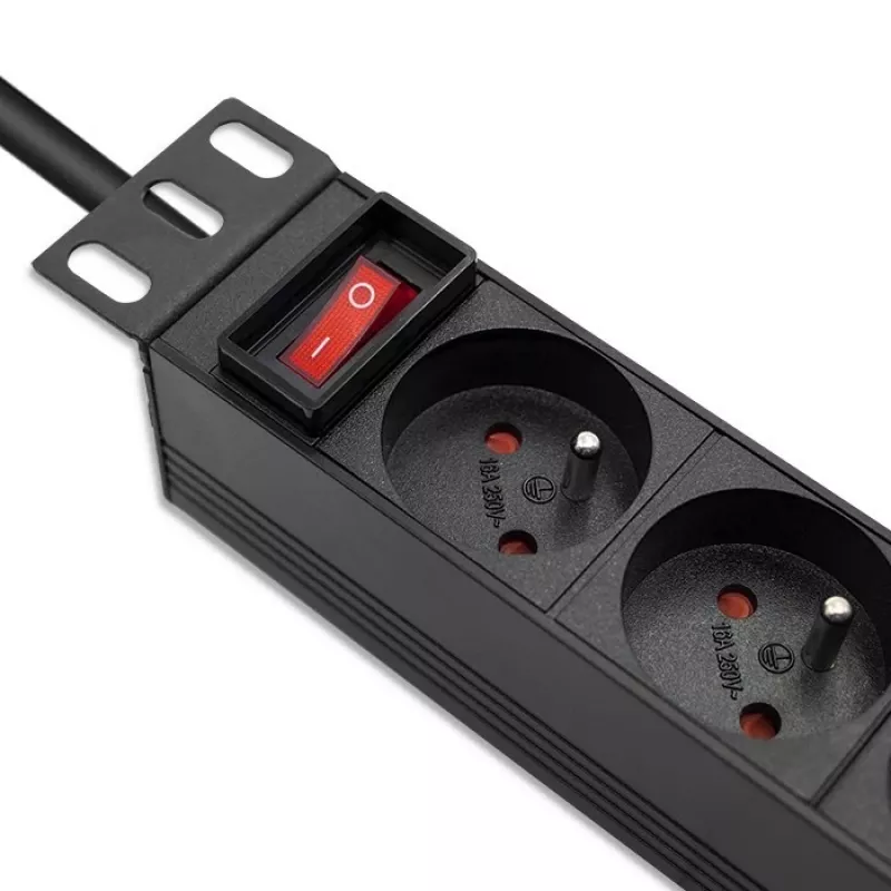 Qoltec alumiiniumist PDU 10'' RACKile | 1U | 16A | 4xPRANTSUSE | 1,8 m