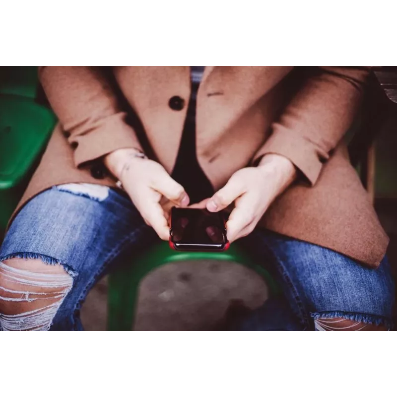 VixFox kaardipesaga tagakest iPhone X/XS-ile — rubiinpunane, tagakaas integreeritud kaarditaskuga