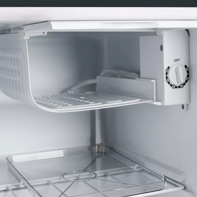 Adler Refrigerator | AD 8096 | Energiatõhususe klass E | Vabaltseisev | Kappkülmik | Kõrgus 49,5 cm | Külmiku netomaht 45 L | 39 dB | Must