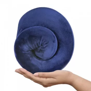 Reisisoojenduspadi Qmed DRQE3J1CDXUXP — kontuurne ergonoomiline PU-vaht, 240×230×125 mm, tihedus 45 kg/m³, granaatpunane