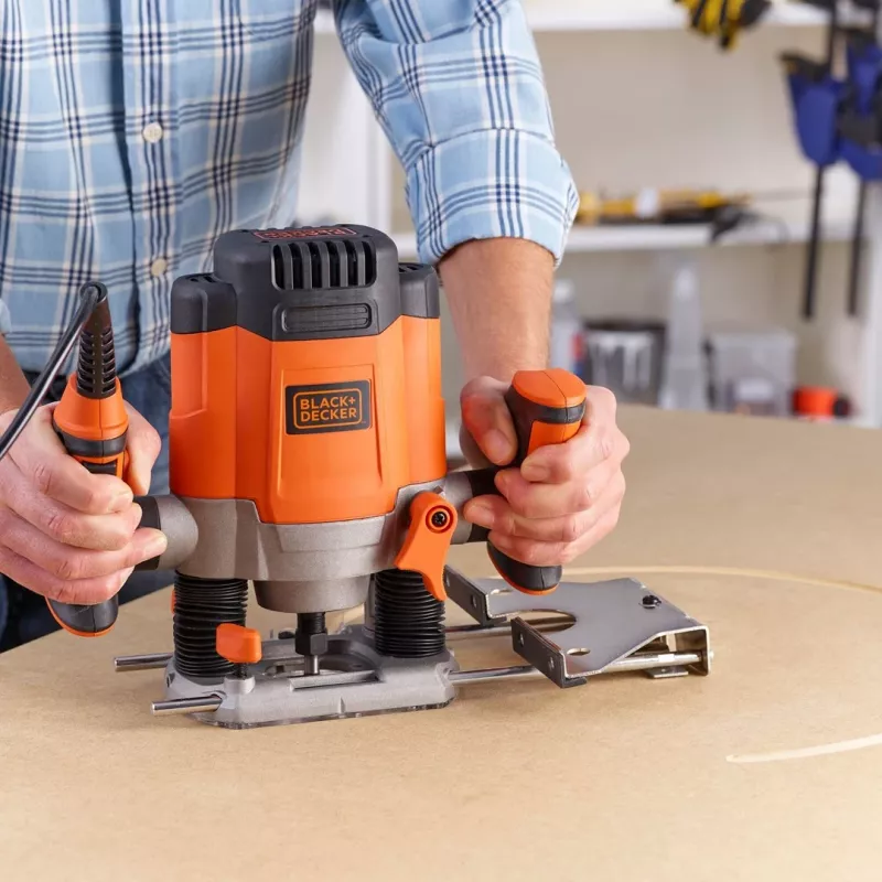 Ruuter/trimmer Must & Decker KW1200EKA-QS — kompaktne ruuter reguleeritavate sügavusseadetega, ergonoomiline disain
