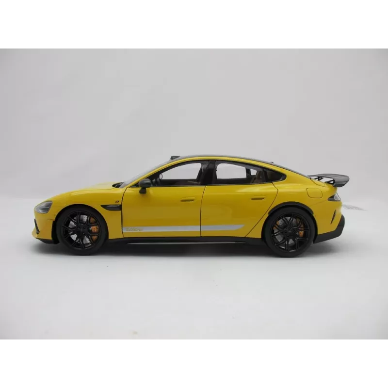 Klassikalise auto mudel Xiaomi BHR08KQGL kokkupandud 1:18 mõõtkavas — 284×110×82,5 mm