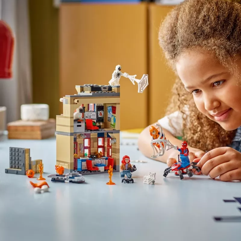 LEGO Marvel komplekt 76317 Peeter Parkeri korter Ämblikmehe minifiguuriga