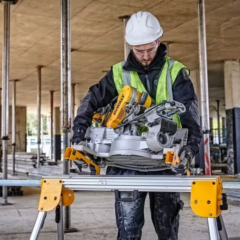 Mitre Saw Stand DeWalt DE7033 — alumiiniumist kokkupandav alus, 4 jalga, pikendatav kuni 2,5 m, kandevõime 227 kg, 16 kg