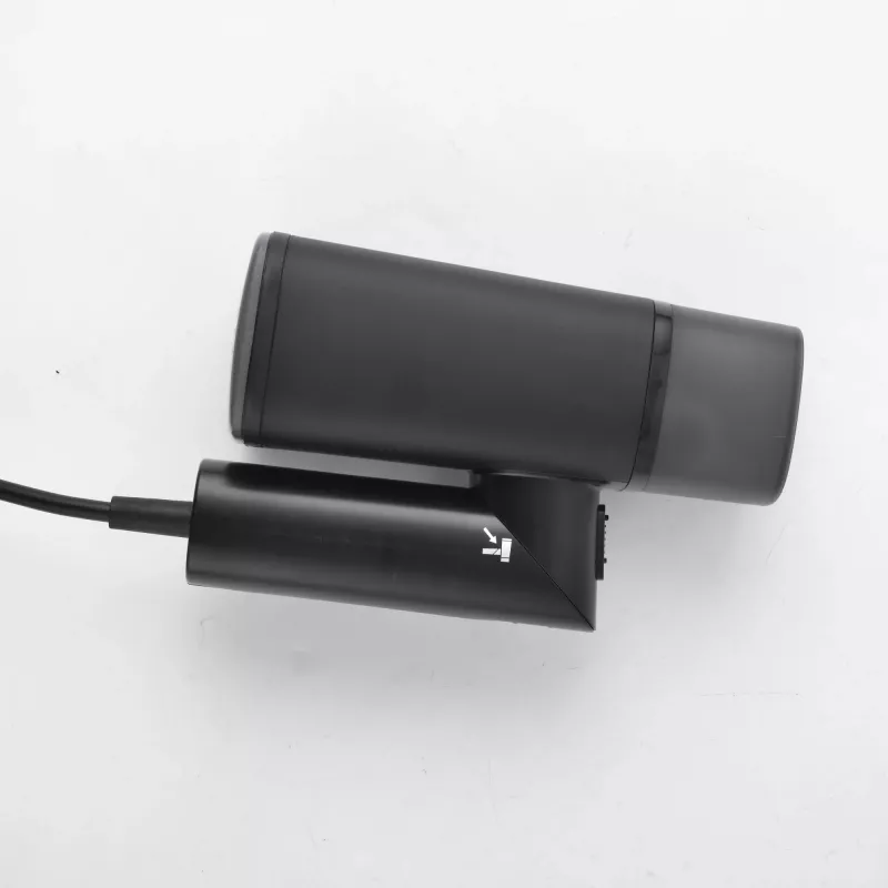 Aururaud SEVERIN DG 3282 — 1400 W, 0,13 L veepaak, vertikaalne aur, 1,8 m juhe, must