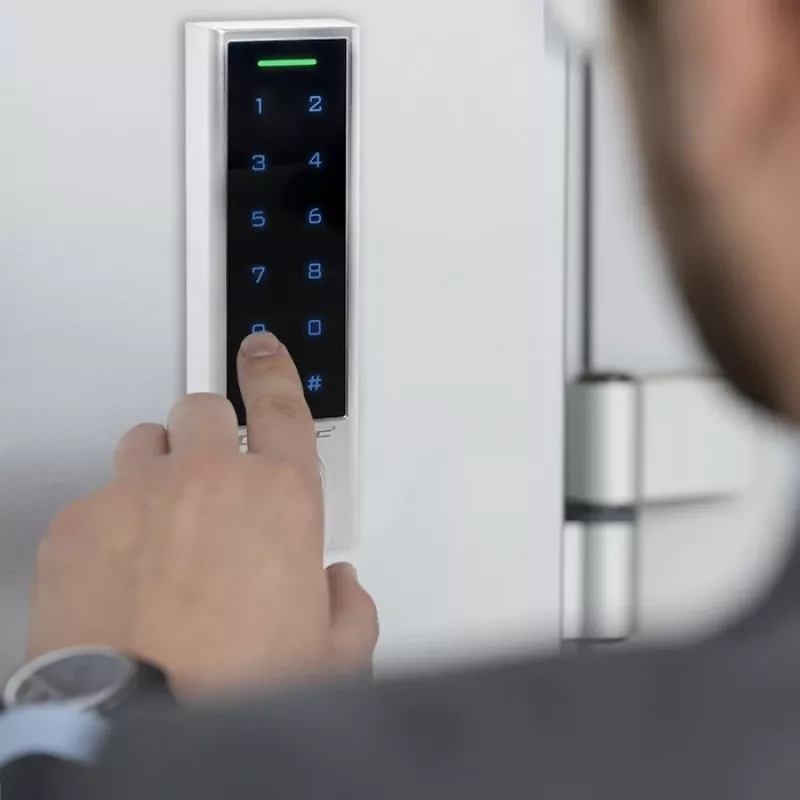Qoltec 52448 koodlukk TITAN sõrmejäljelugejaga | RFID | BT 4.0 | kood | kaart | võtmehoidik | uksekell | IP68 | EM