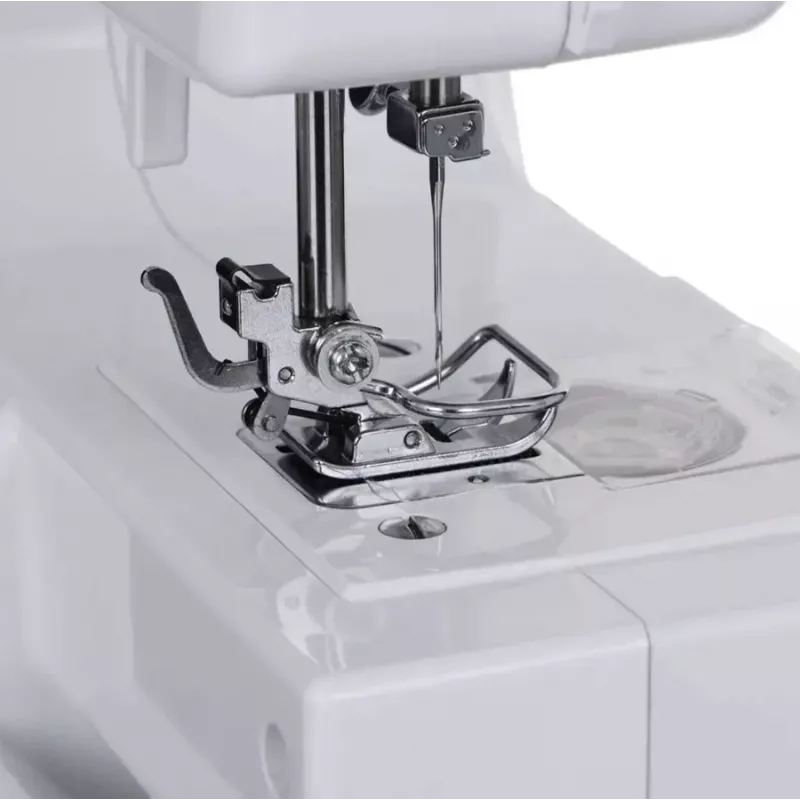 Poolautomaatne õmblusmasin SINGER M1005 — 11 pistet, 4 mm piste laius, ülevalt asetatav spool, vaba vars, 2,5 kg