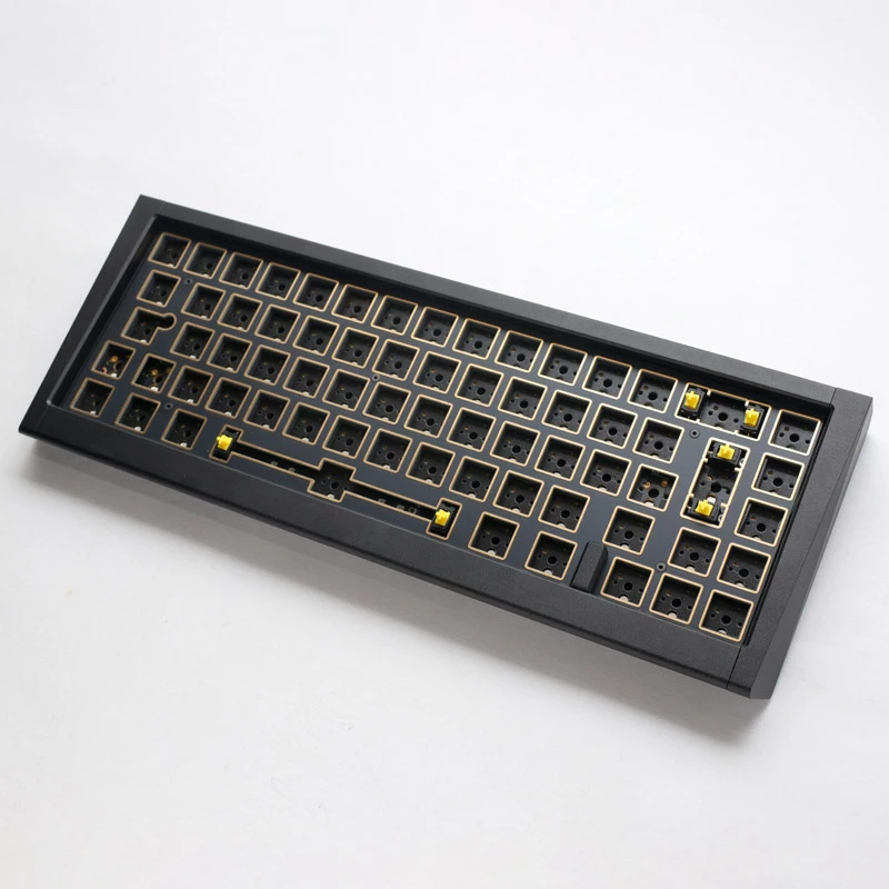 Ducky Outlaw 65 klaviatuur Universaalne USB Must