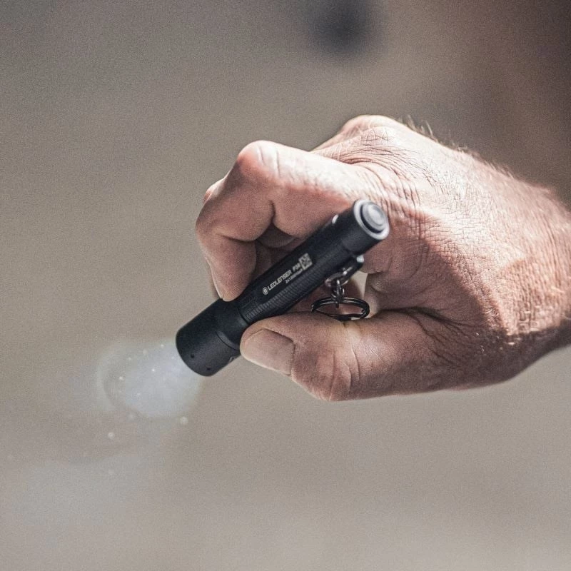 Taskulamp Ledlenser P3R Must — laetav kompaktne LED võtmehoidjatuli