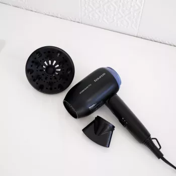 Föön Taurus Studio Glow 1500 — 1400 W, 3 kuumusastet, 2 kiirust, kokkupandav, riputatav, must