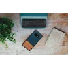 man and wood nutitasku Galaxy S10e-le — Denim Must kaitseümbris