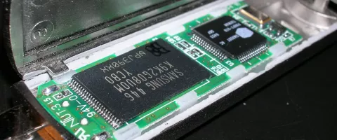 Väline SSD vs USB-mälupulk: millise kaasaskantava salvesti peaksid ostma?