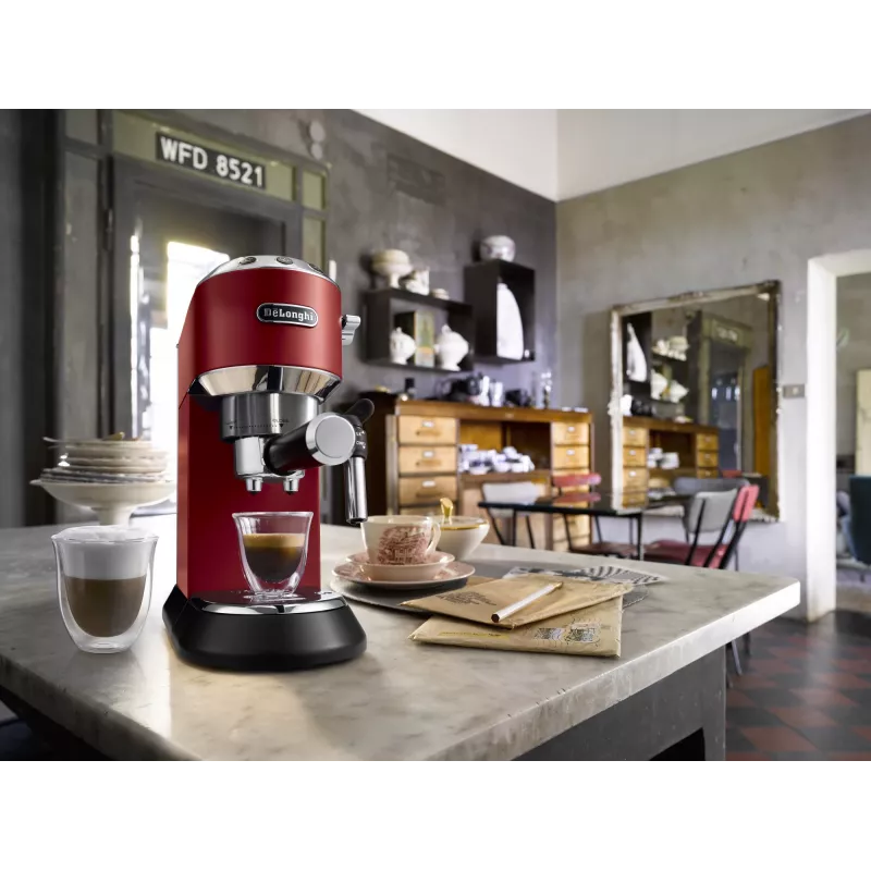 Espressomasin DeLonghi EC685.R 1.1 L, 15 baari, poolautomaatne, aurutoru, 2 tassi mahutavus
