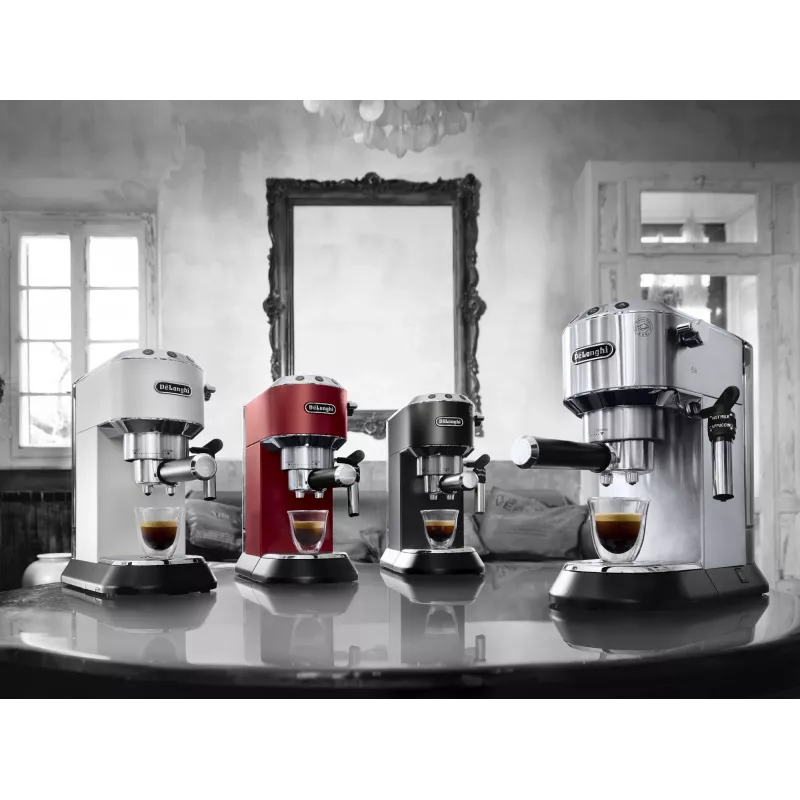 Espressomasin DeLonghi EC685.R 1.1 L, 15 baari, poolautomaatne, aurutoru, 2 tassi mahutavus