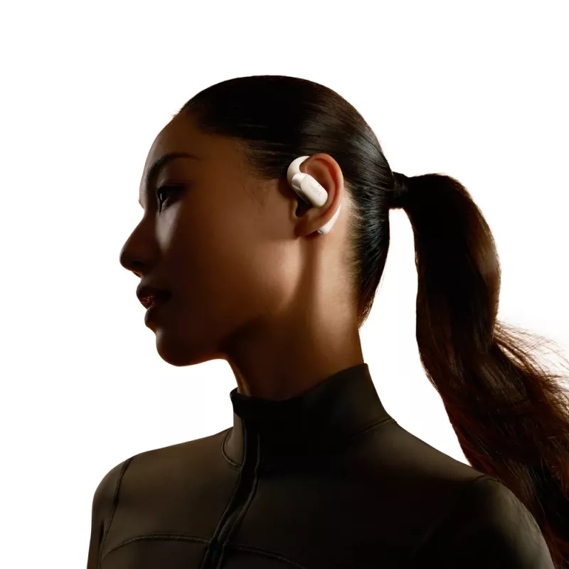 Avatud kõrvaga juhtmevabad kõrvaklapid Shokz OpenFit 2 — Bluetooth 5.4, IP55, luuülekanne, 11 h taasesitus (48 h laadimisümbrisega), USB‑C, beež