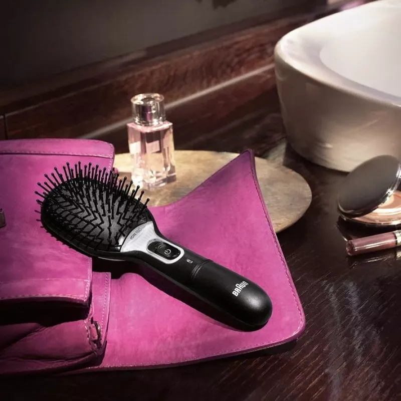 Paddle hairbrush BRAUN BR710 for adults, Must and roheline, 175 g