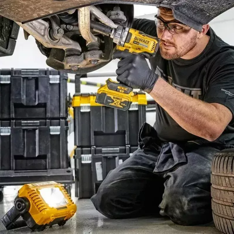 Eraldiseisev töövalgusti DeWalt DCL077-XJ, 2000 lm, IP54, juhtmeta (aku müüakse eraldi)