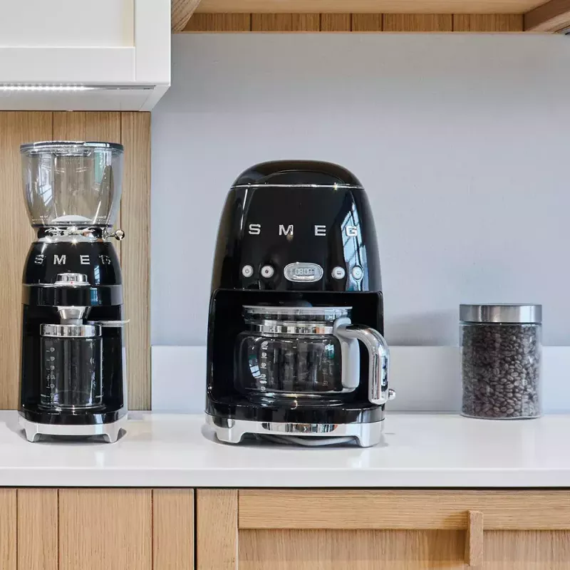 Tilgakohvimasin Smeg 1,4 L DCF02BLEU
