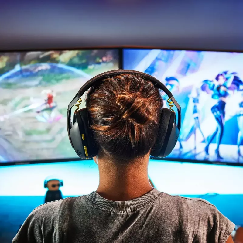 LOGITECH G435 Lightspeed Wireless Gaming Headset - Must