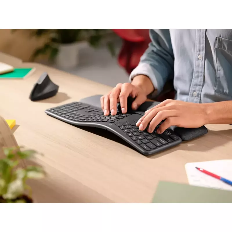 LOGITECH Ergo K860 - Juhtmeta poolitatud klaviatuur Business Graphite Qwerty Põhja-Euroopa