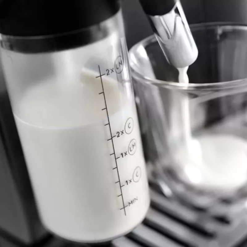 Espressomasin De’Longhi Magnifica Evo ECAM290.81.TB — täisautomaatne, 1,8 L veepaak, 250 g oanõu, 15 baari, puutetundlik juhtimine