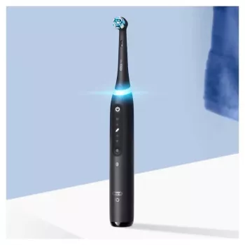 Oral-B iO Series 5 täiskasvanute vibreeriv hambahari Must