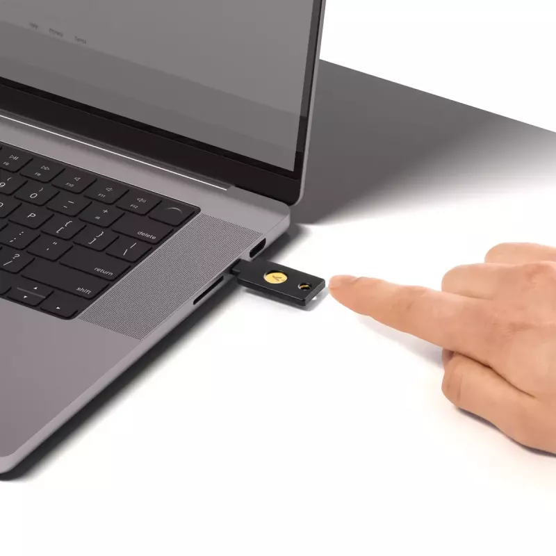 USB-mälupulk Yubico Must