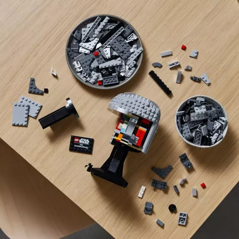 Konstruktsioonimänguasi LEGO Mandaloriani kiiver 75328 — Star Warsi väljapanekumudel, kogutav komplekt, 584 tükki, vanusele 18+