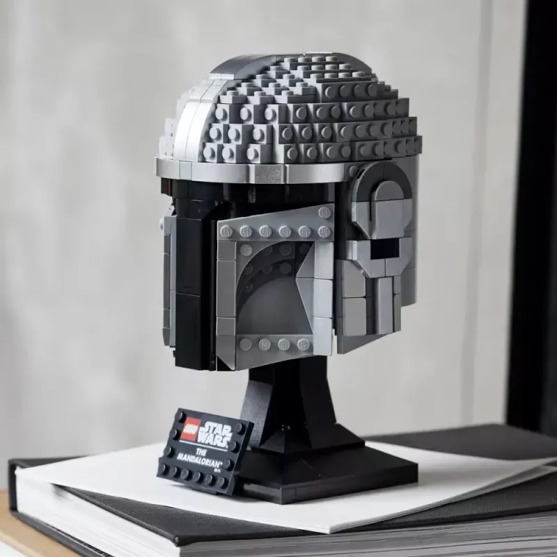 Konstruktsioonimänguasi LEGO Mandaloriani kiiver 75328 — Star Warsi väljapanekumudel, kogutav komplekt, 584 tükki, vanusele 18+