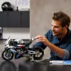 LEGO Technic mootorratta mudel BMW M1000RR 42130 detailse mootori ja töötava vedrustusega