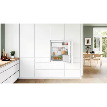 Bosch Serie 2 KIL22NSE0 kombineeritud külmik-sügavkülmik Sisseehitatav 119 L Valge
