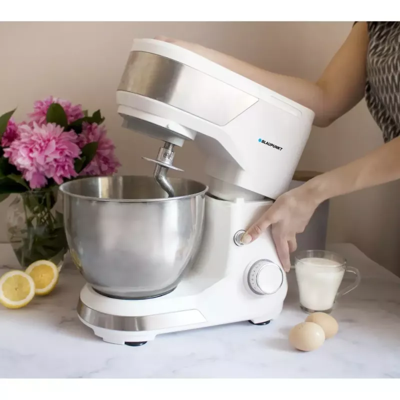 Stand mixer BLAUPUNKT SMM501 — 5 L roostevaba terasest kauss, 1000 W, kallutatav pea, pöördnuppjuhtimine, valge