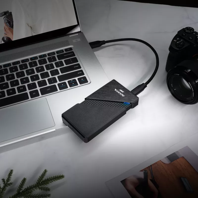 ADATA SE920 Thunderbolt tehnoloogia 4 TB USB USB-C USB4 Gen 3x2 Must
