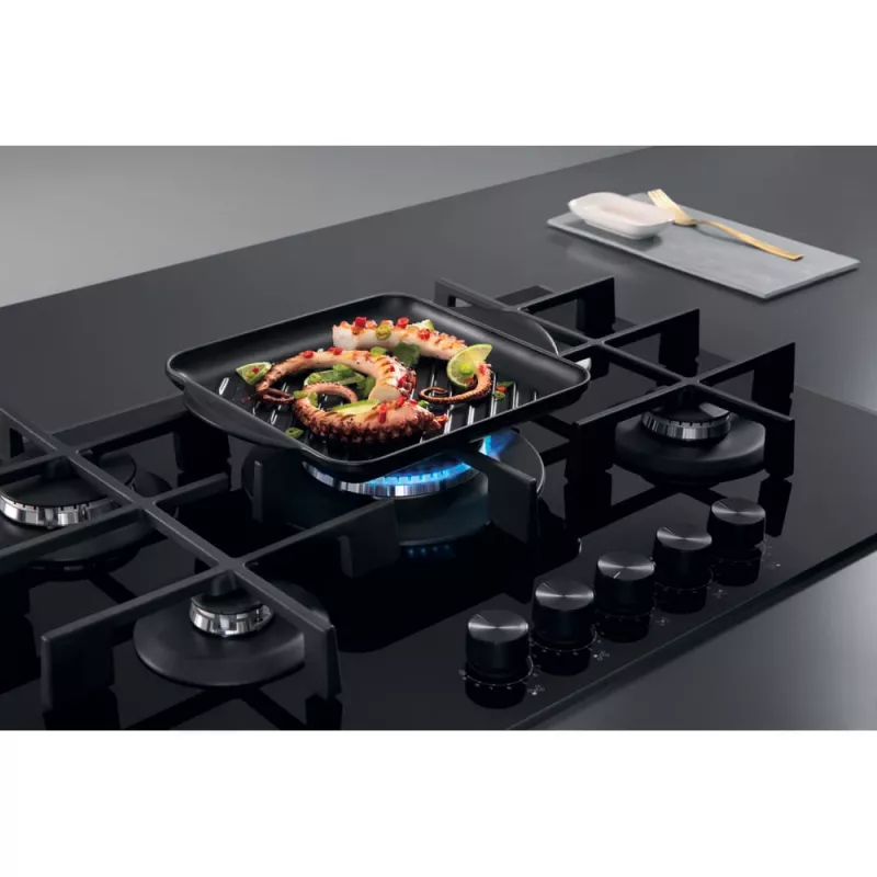 Whirlpool AKWL 728/NB must sisseehitatav 75 cm gaasipliit 5 tsooniga
