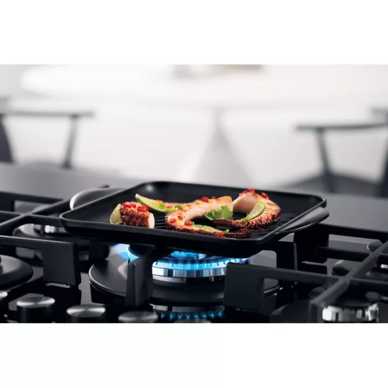 Whirlpool AKWL 728/NB must sisseehitatav 75 cm gaasipliit 5 tsooniga