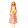 Barbie A Touch of Magic kuninglik nukk erksalt esiletõstetud juustega, liblikatrükiga seeliku ja aksessuaaridega