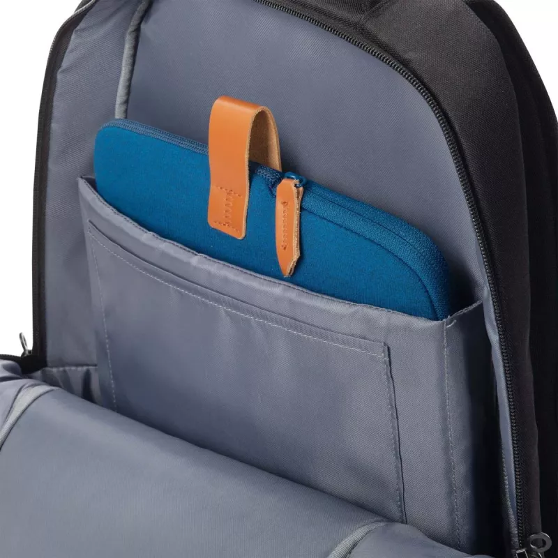 DICOTA Skin Urban- 16in MacBook Sleeve - Tumepunane / Taaskasutatud polüester neopreenkangas