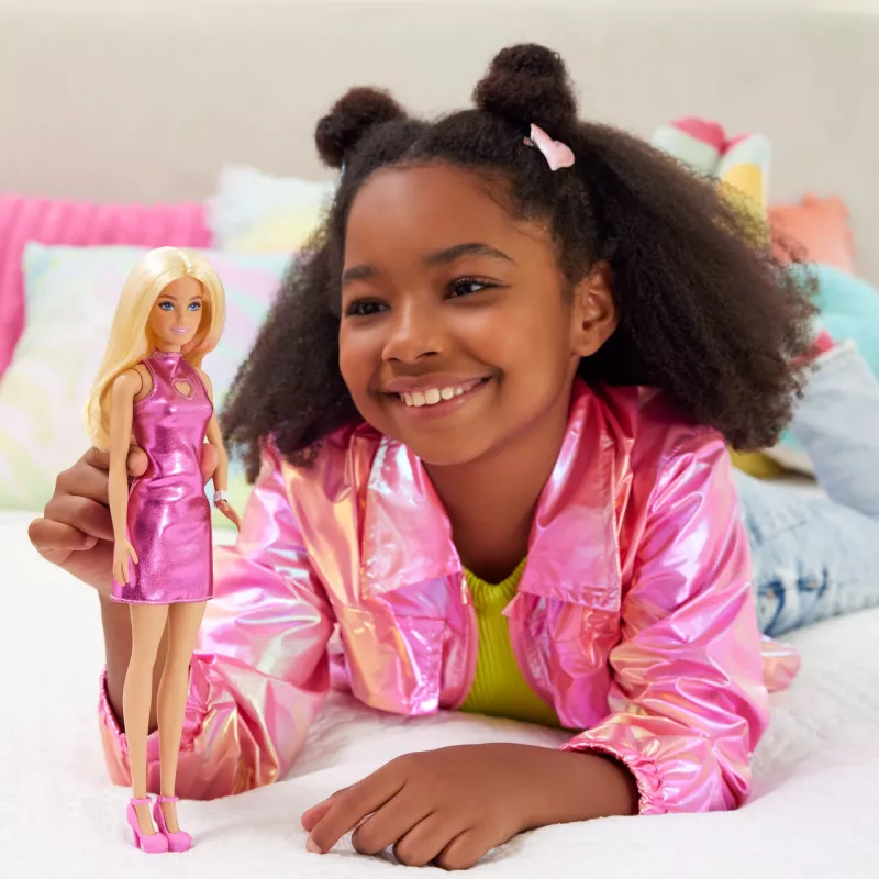 Barbie Fashionistas nukk nr 230 metallilise roosa minikleidiga ja südameväljalõikega, blondid juuksed
